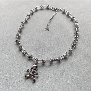 Skull charm necklace